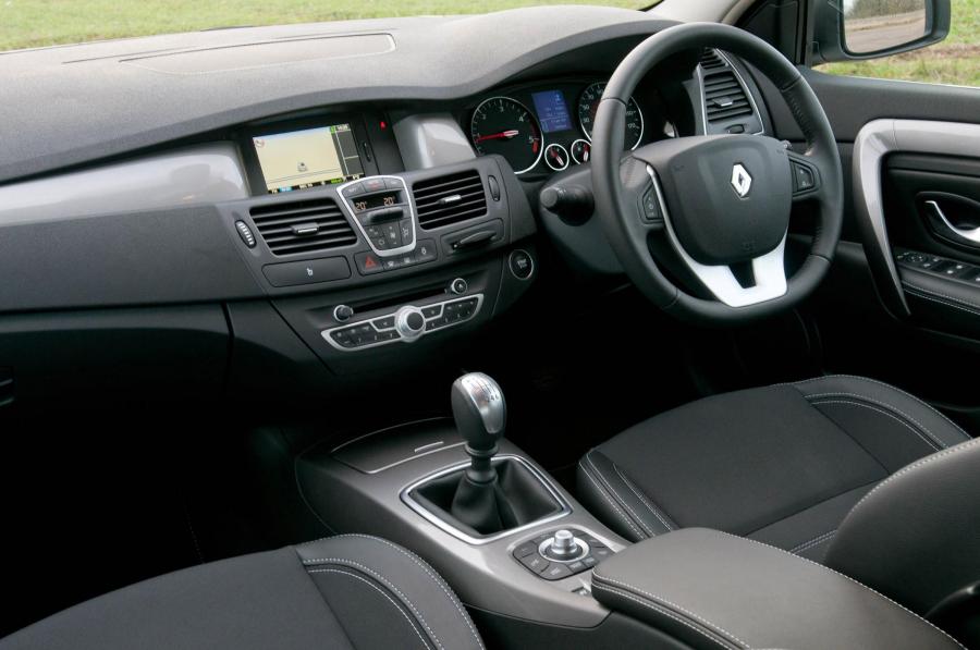 Торпедо Renault Laguna GT Line 2011 года  (UK) (фото 15 из 30)